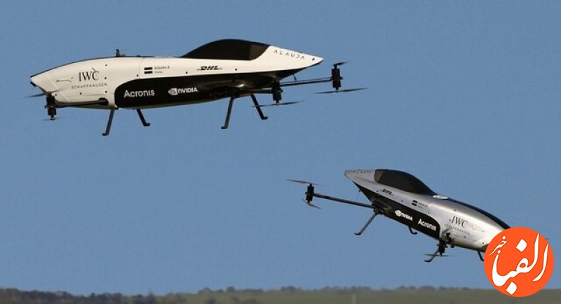 پرواز-همزمان-۲-خودروی-پرنده-پرسرعت-در-آسمان