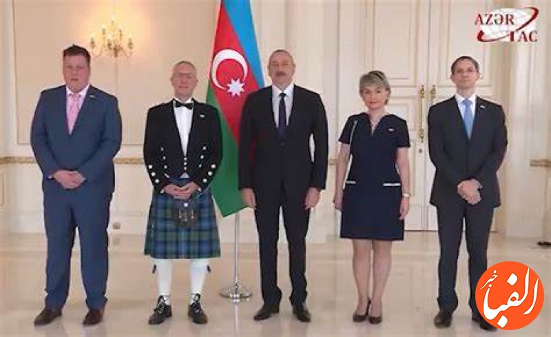 پوشش-عجیب-سفیر-انگلیس-در-آذربایجان-ببینید